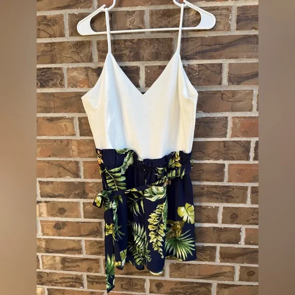 Shop17 White and Navy Tropical Romper Large - Picture 3 of 6